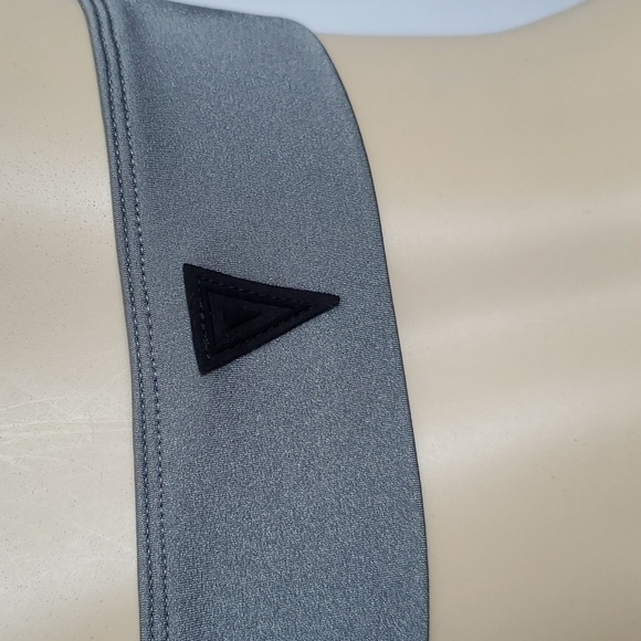 No Ka’ Oi scallop trim sports bra Size S - Picture 5 of 11